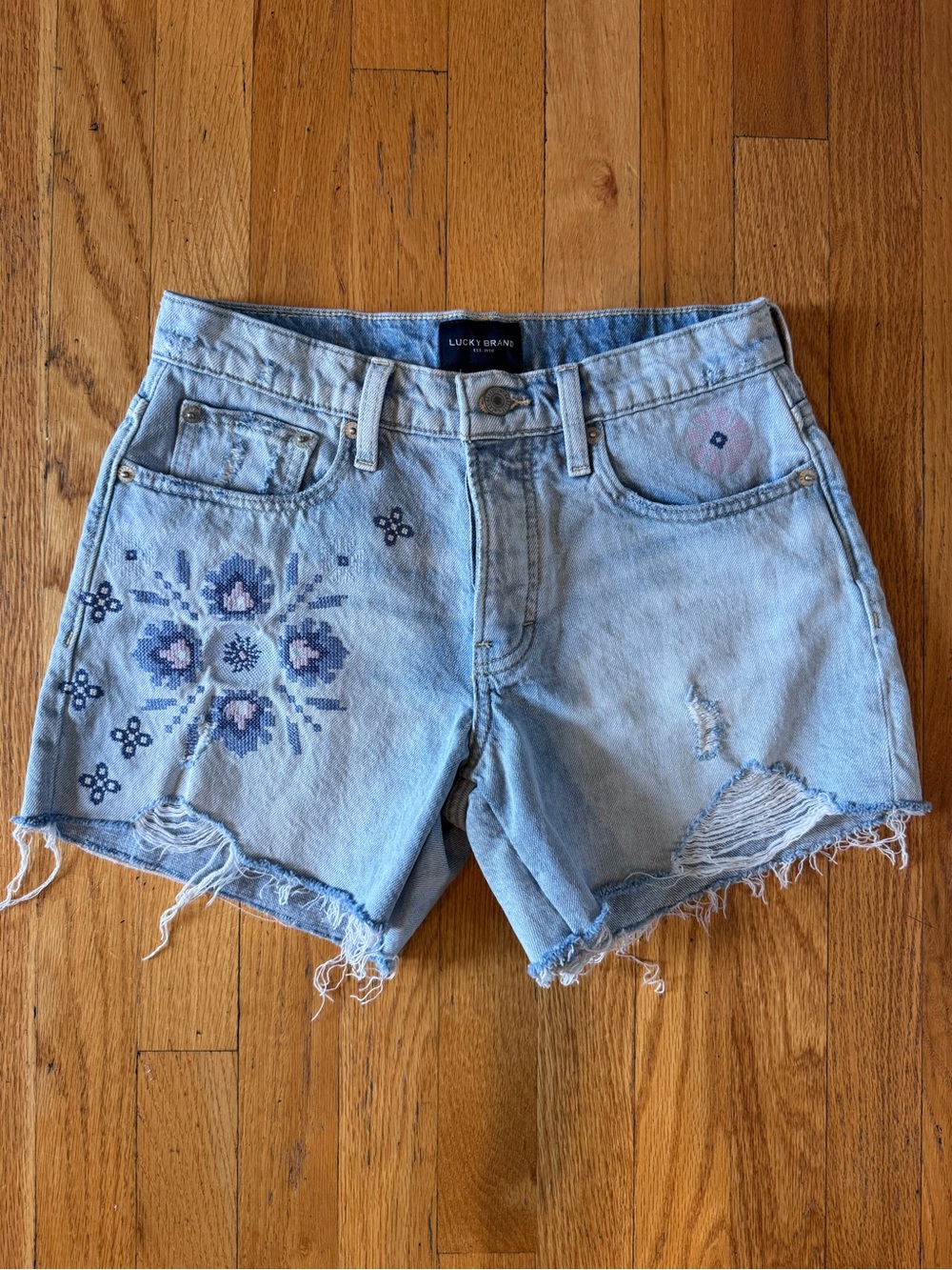 Lucky Brand Embroidered Floral Denim Shorts Women’s 26 Jorts Summer